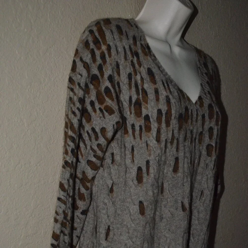 NWOT Sz M Allude Brown Animal Print Cashmere Blend V Neck Sweater